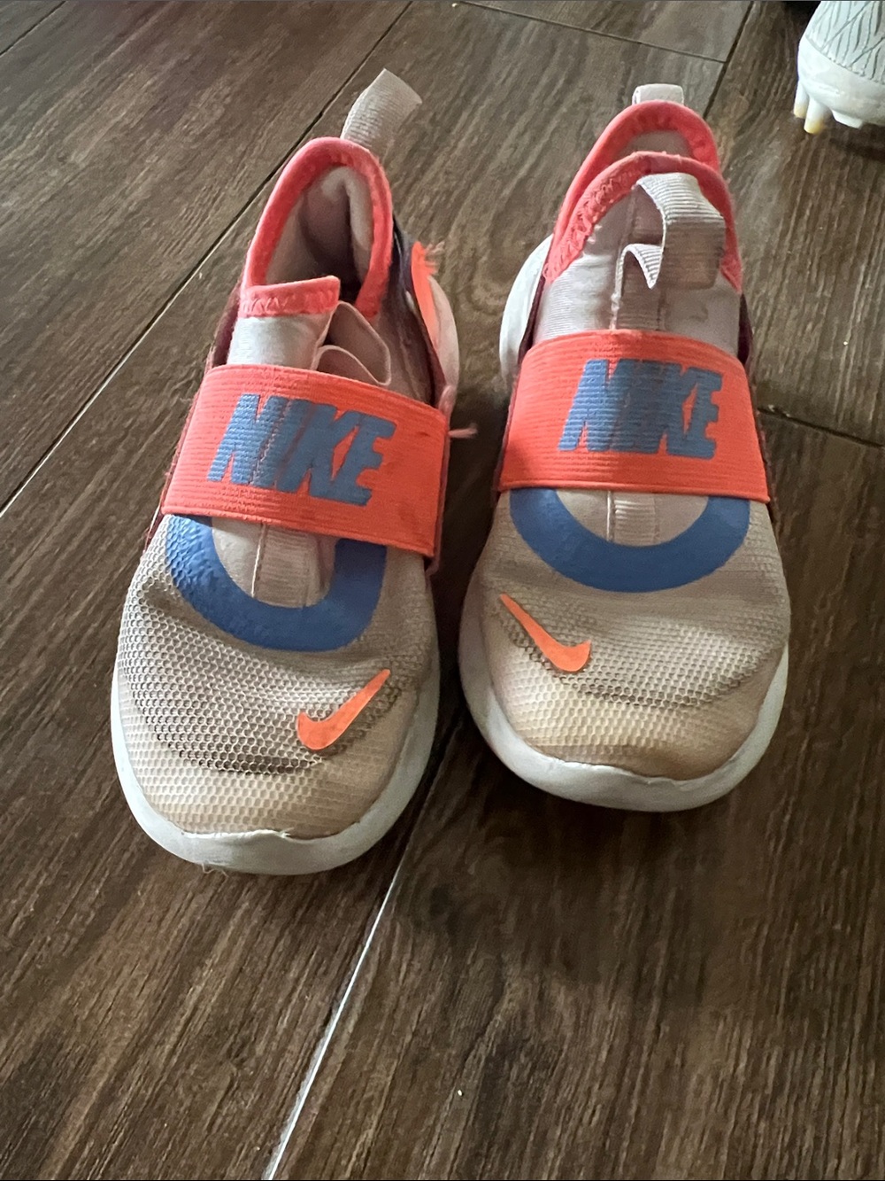 Nike Kids Slip-On Sneakers in Coral and Beige with Blue Accents